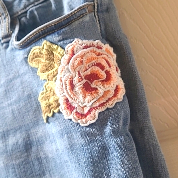 👖a.n.a Embroidered Jeans - Picture 3 of 4